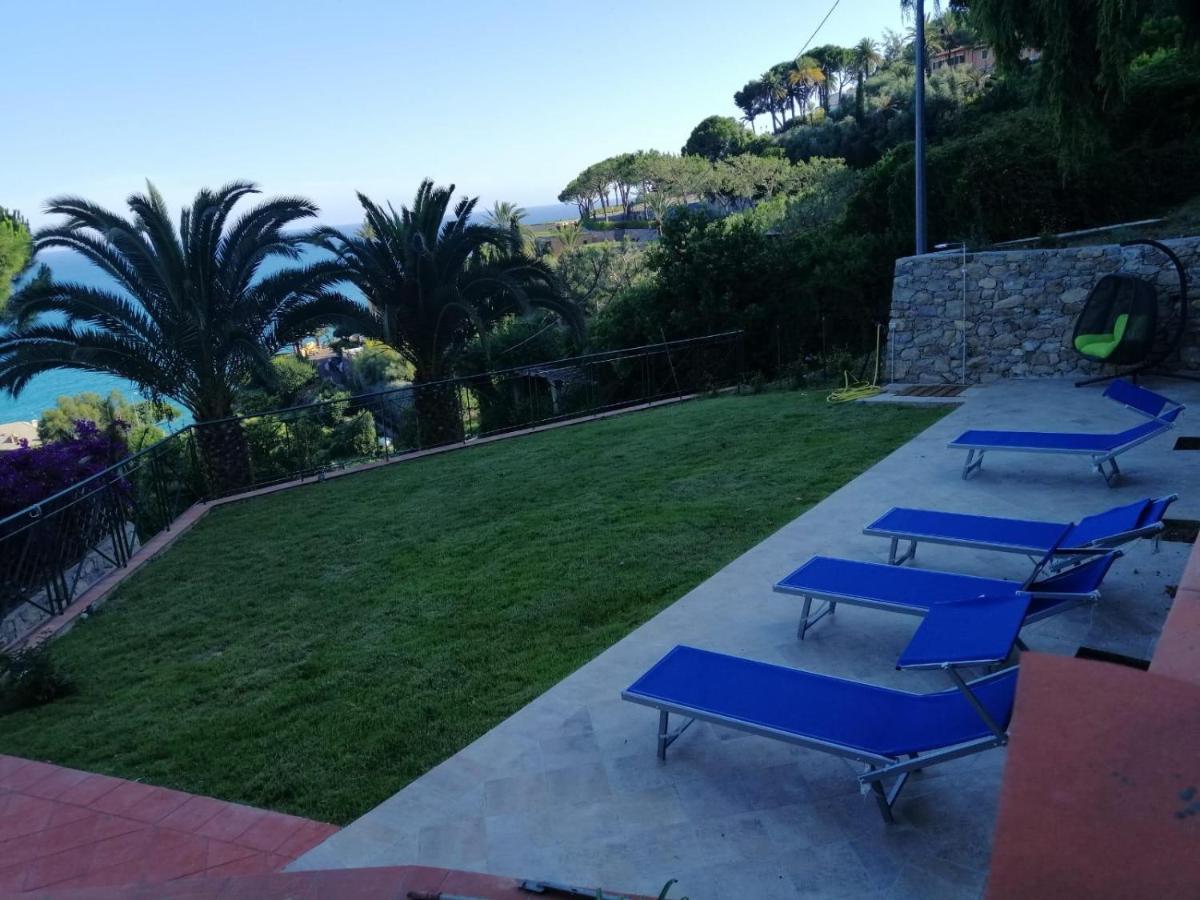 Agriturismo Un Mare Di Fiori ヴェンティミーリア エクステリア 写真