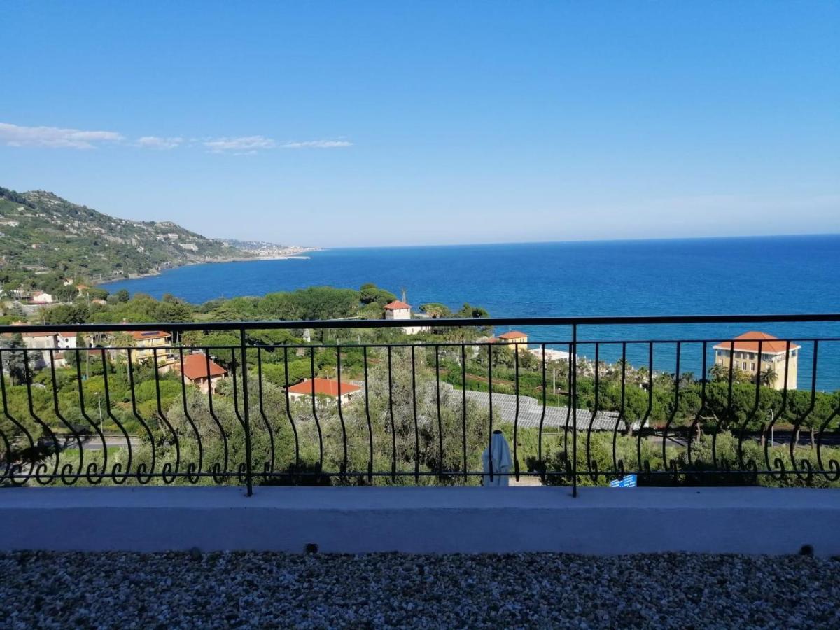 Agriturismo Un Mare Di Fiori ヴェンティミーリア エクステリア 写真