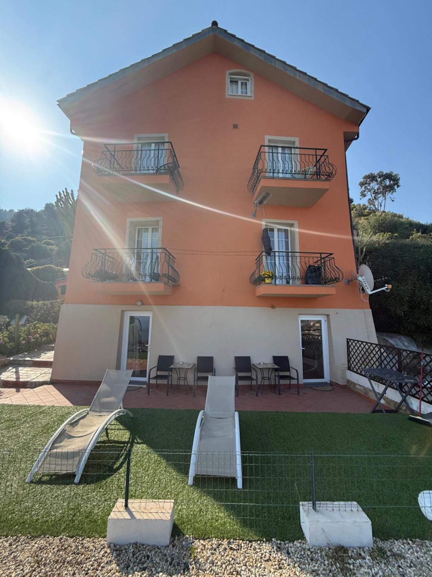 Agriturismo Un Mare Di Fiori ヴェンティミーリア エクステリア 写真