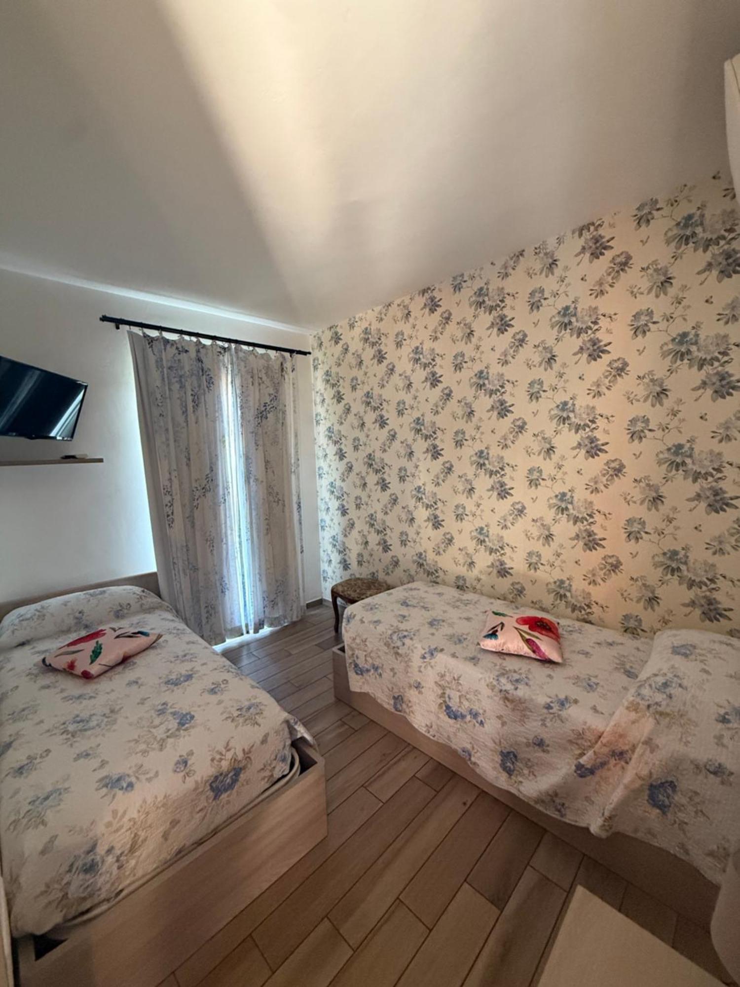 Agriturismo Un Mare Di Fiori ヴェンティミーリア エクステリア 写真