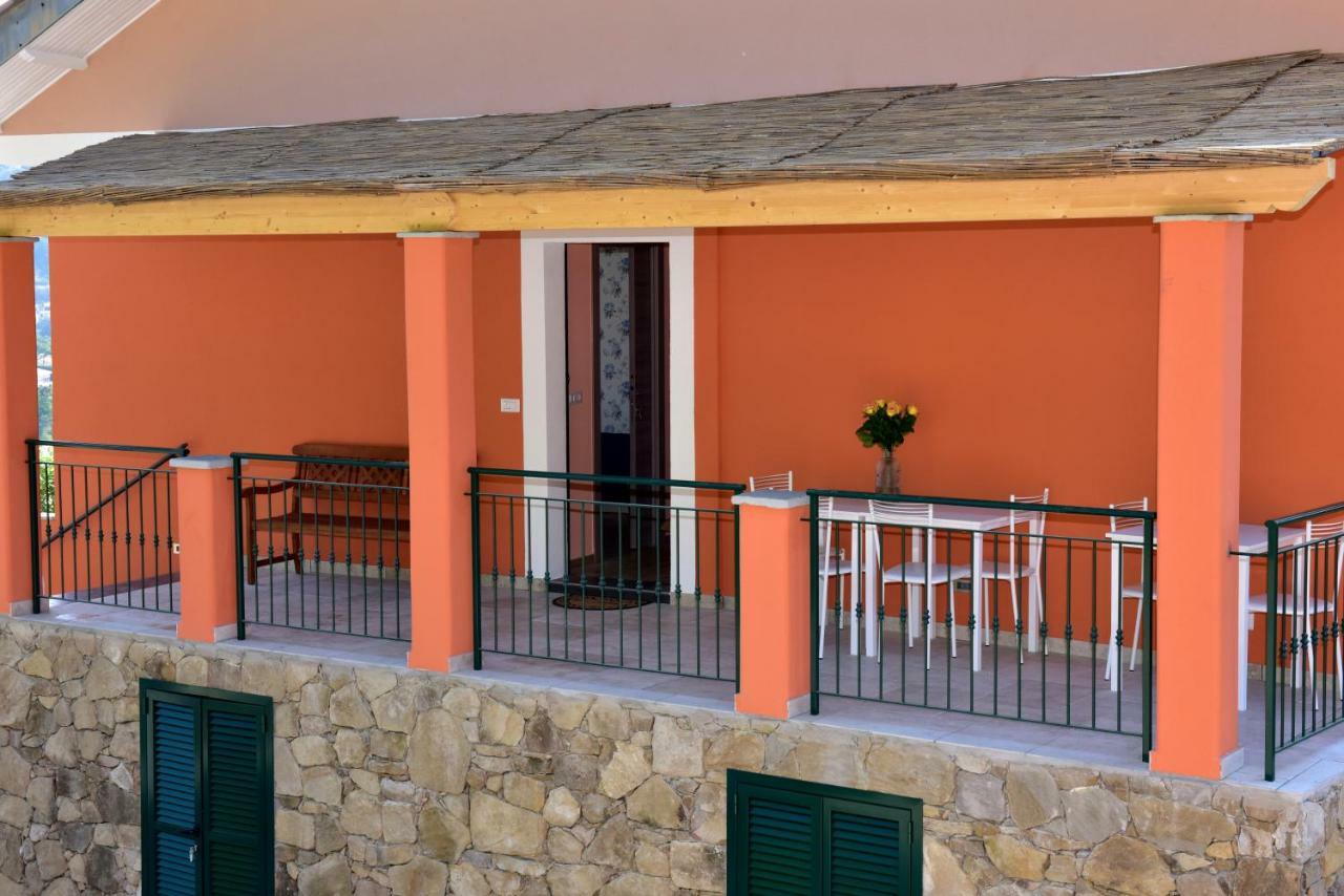 Agriturismo Un Mare Di Fiori ヴェンティミーリア エクステリア 写真