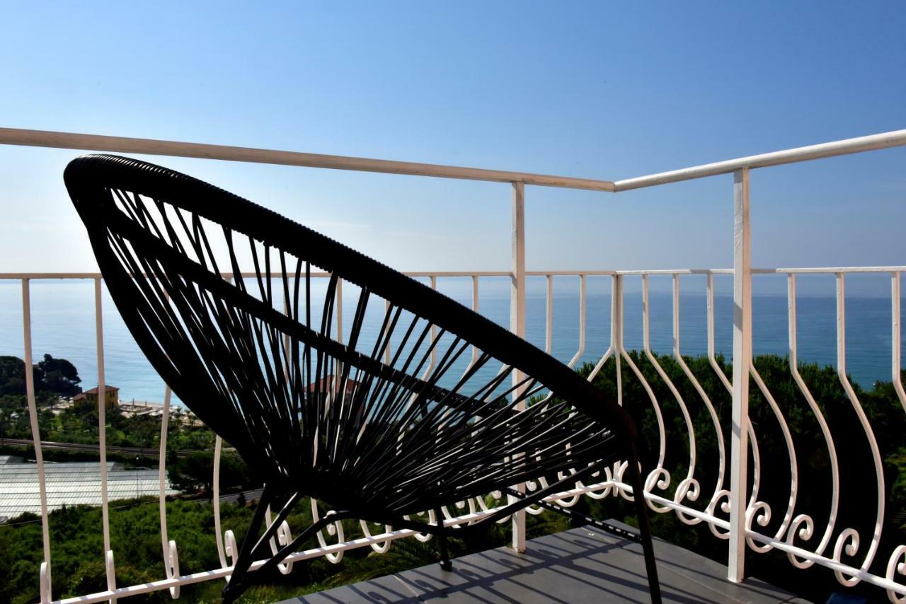 Agriturismo Un Mare Di Fiori ヴェンティミーリア エクステリア 写真