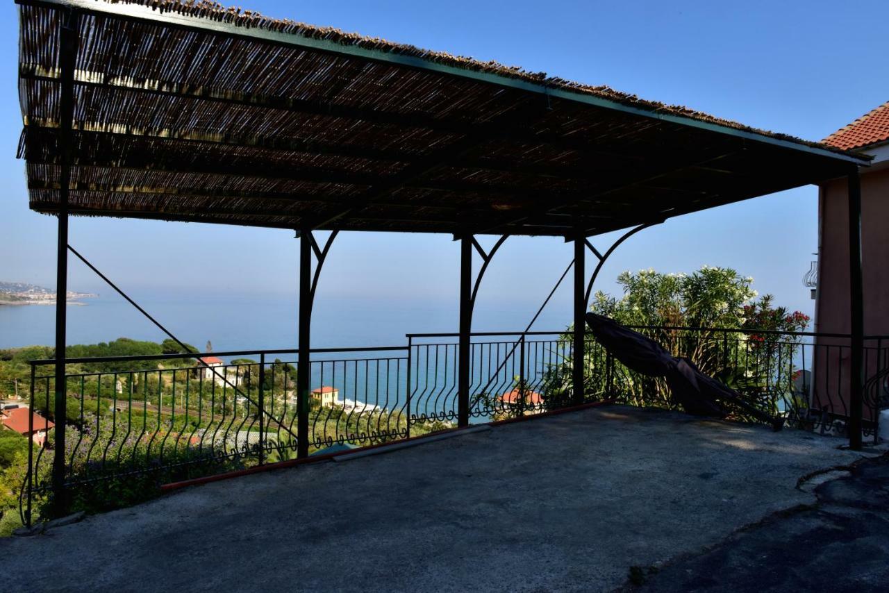 Agriturismo Un Mare Di Fiori ヴェンティミーリア エクステリア 写真