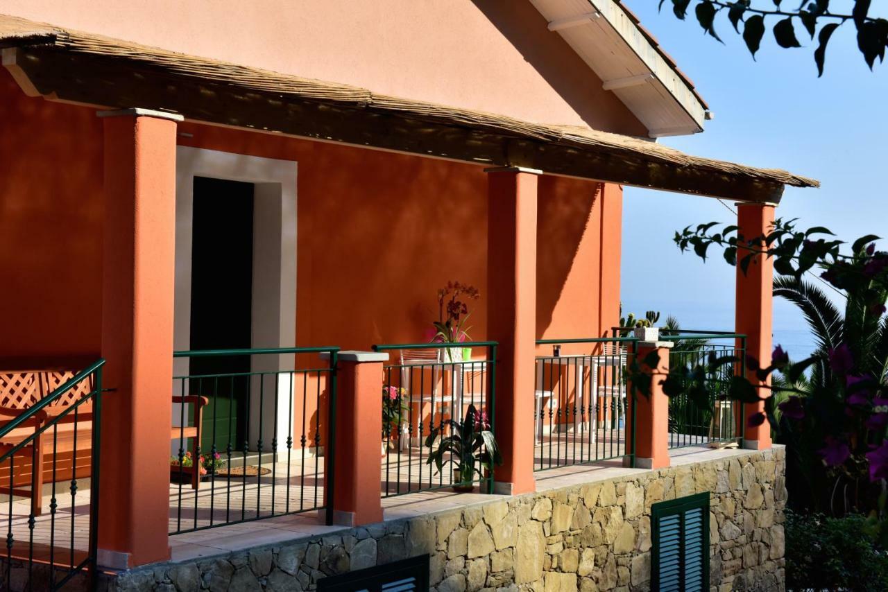 Agriturismo Un Mare Di Fiori ヴェンティミーリア エクステリア 写真